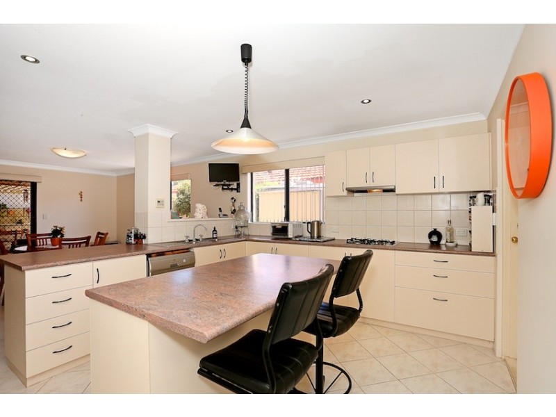 3 Rialto Place, Halls Head WA 6210