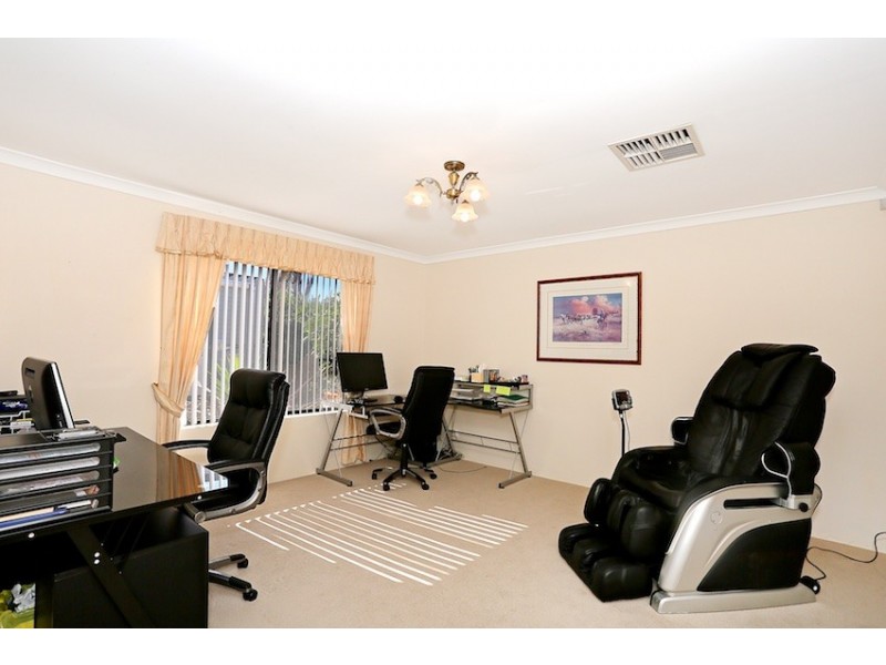 3 Rialto Place, Halls Head WA 6210