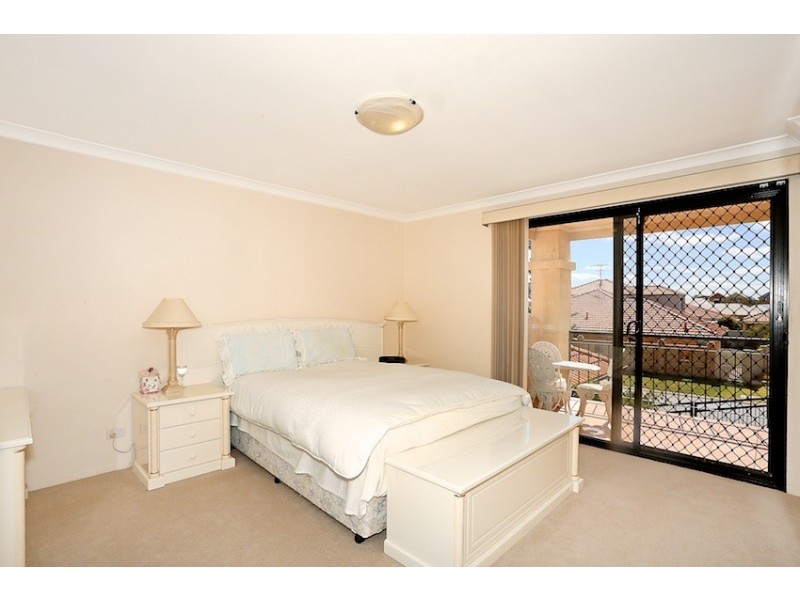 3 Rialto Place, Halls Head WA 6210