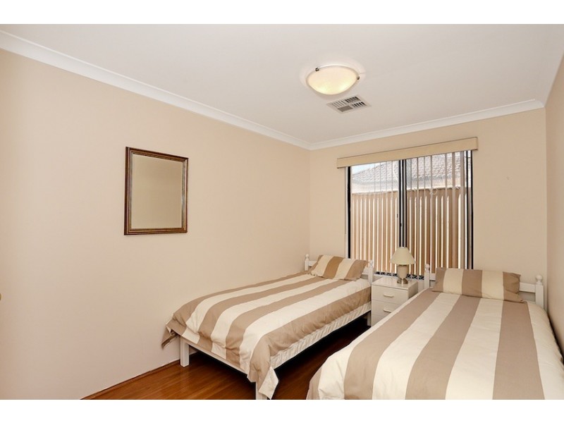 3 Rialto Place, Halls Head WA 6210