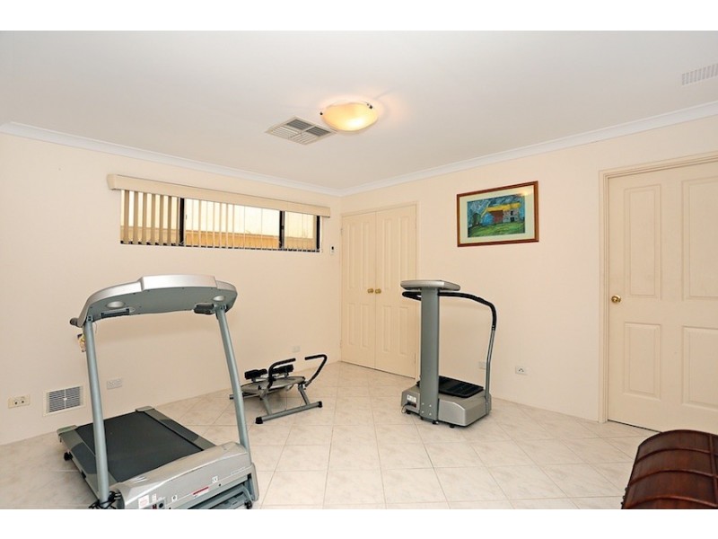 3 Rialto Place, Halls Head WA 6210