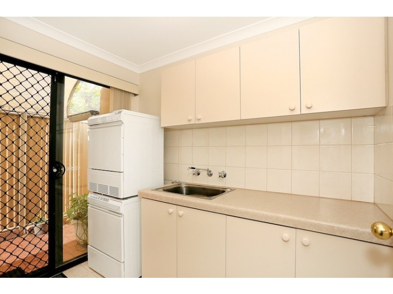 3 Rialto Place, Halls Head WA 6210