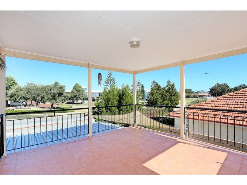 3 Rialto Place, Halls Head WA 6210