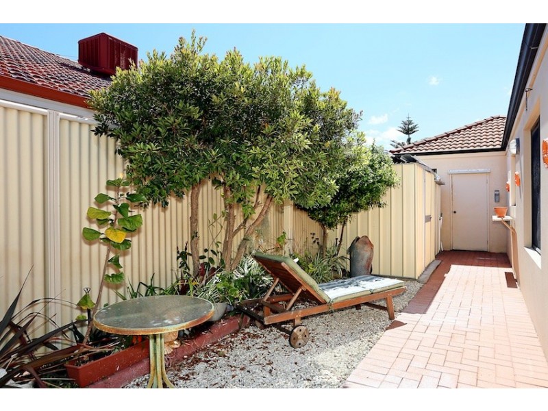 3 Rialto Place, Halls Head WA 6210