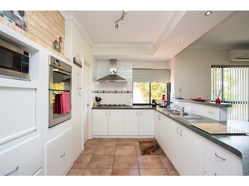 31 Lord Hobart Drive, Madora Bay WA 6210