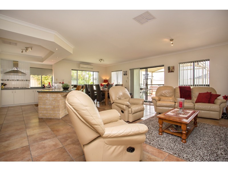 31 Lord Hobart Drive, Madora Bay WA 6210