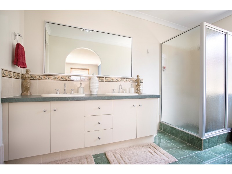 31 Lord Hobart Drive, Madora Bay WA 6210