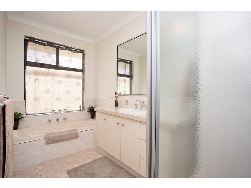 31 Lord Hobart Drive, Madora Bay WA 6210