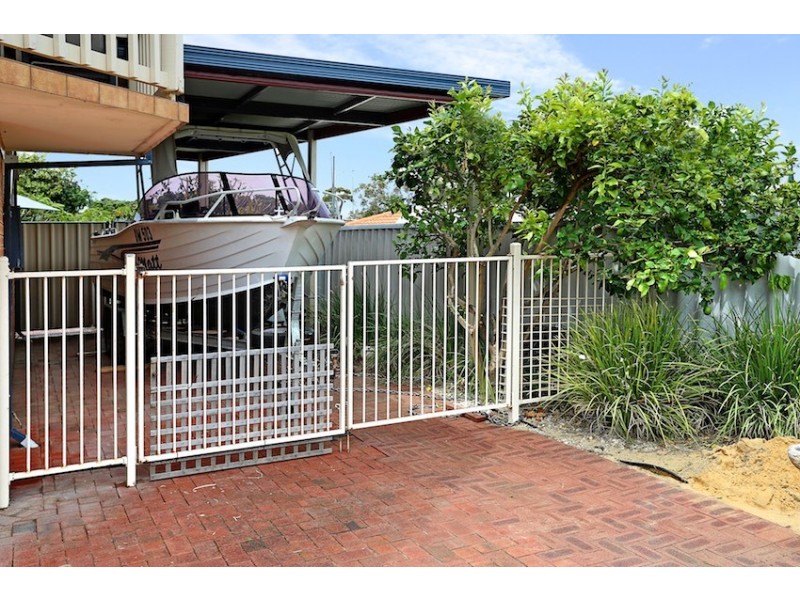 1 Heywood Crt, Halls Head WA 6210