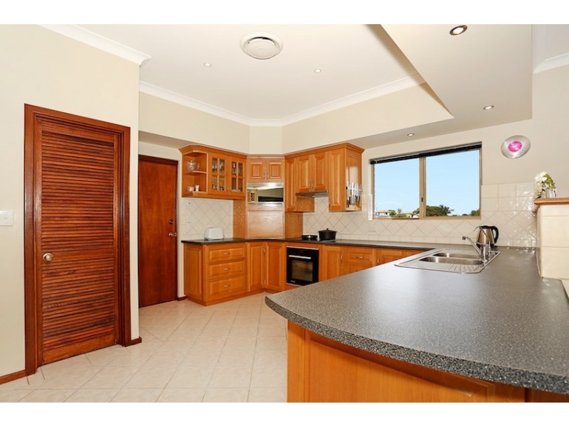 1 Heywood Crt, Halls Head WA 6210