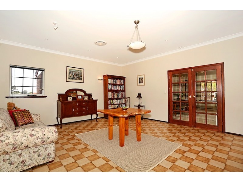 1 Heywood Crt, Halls Head WA 6210