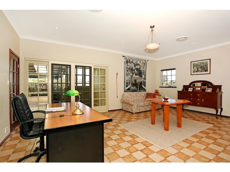 1 Heywood Crt, Halls Head WA 6210