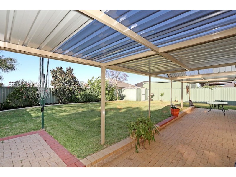 10 Cooeyup Close, Ravenswood WA 6208