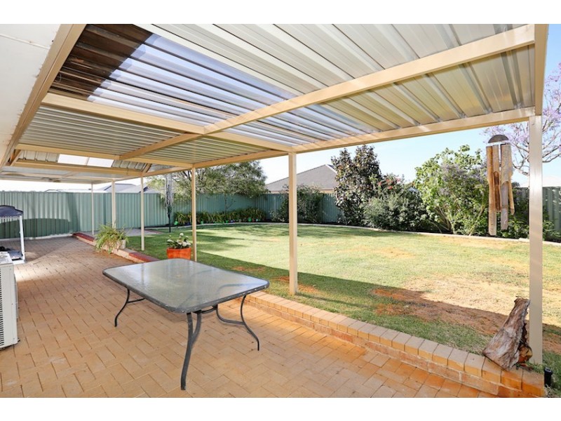 10 Cooeyup Close, Ravenswood WA 6208