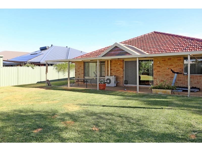 10 Cooeyup Close, Ravenswood WA 6208