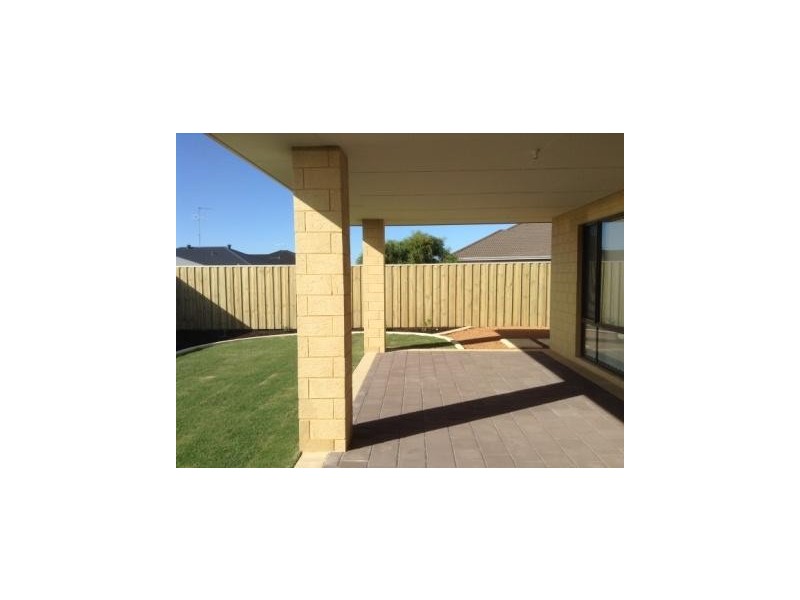 10 Splendens Turn, Halls Head WA 6210