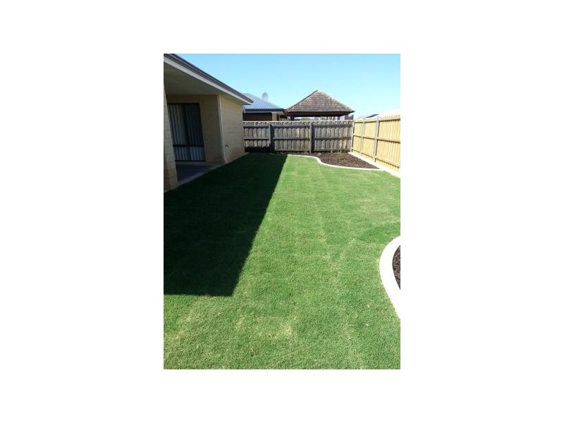 10 Splendens Turn, Halls Head WA 6210