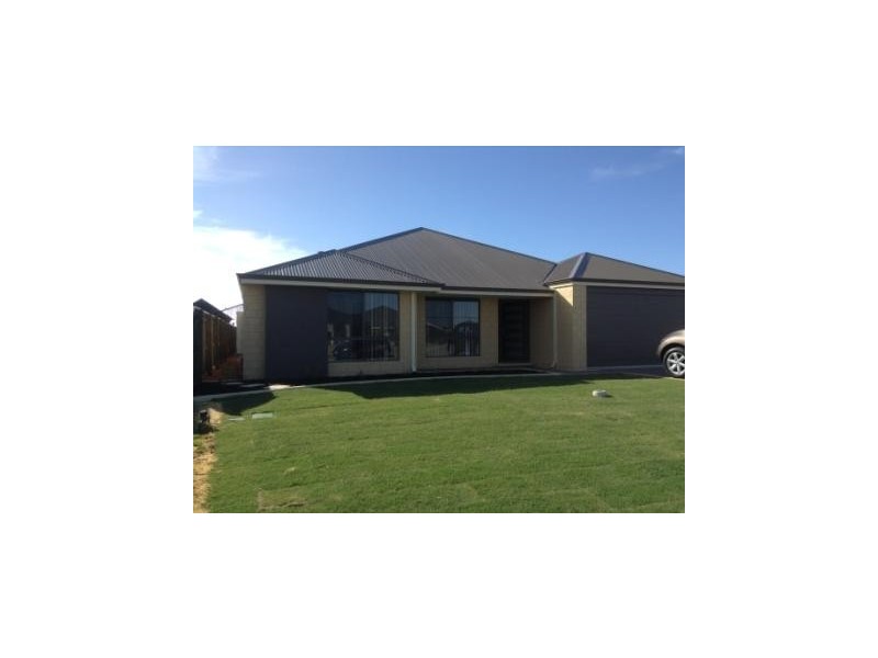 10 Splendens Turn, Halls Head WA 6210