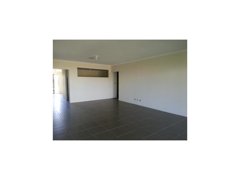 10 Splendens Turn, Halls Head WA 6210