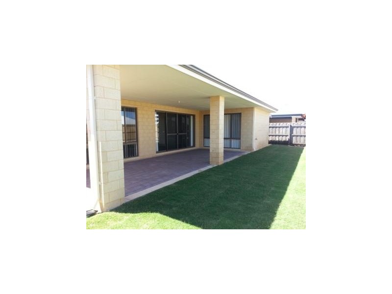 10 Splendens Turn, Halls Head WA 6210