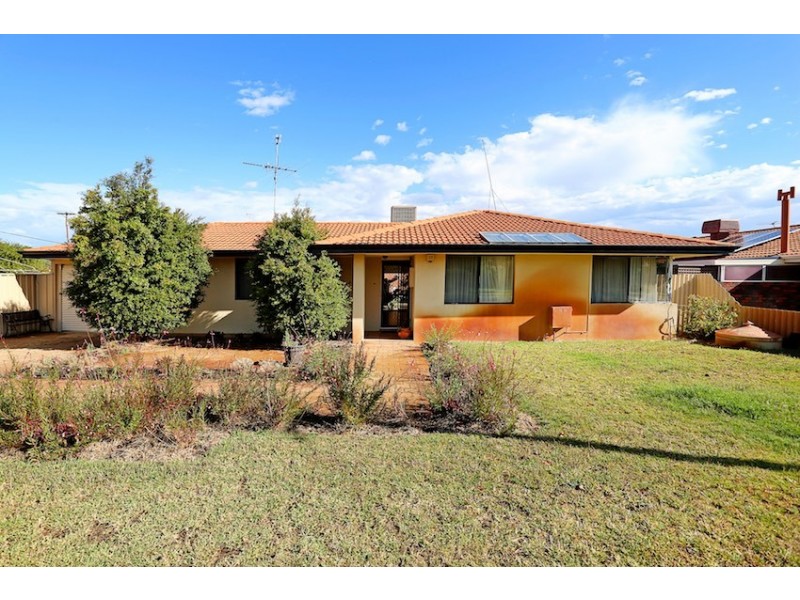 9 Curlew Street, Dudley Park WA 6210