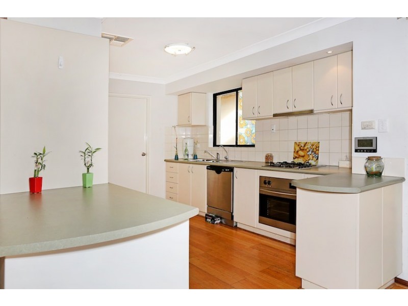 9 Curlew Street, Dudley Park WA 6210