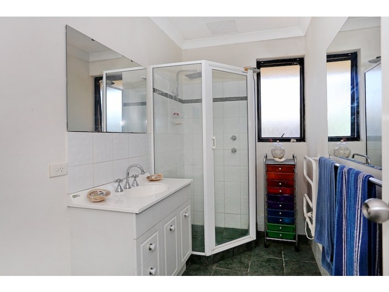 9 Curlew Street, Dudley Park WA 6210