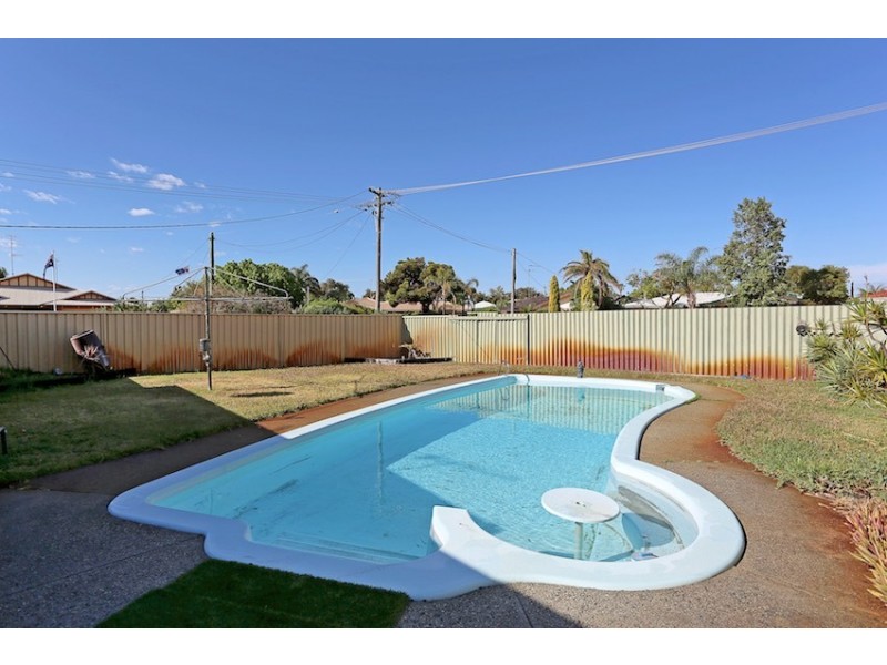 9 Curlew Street, Dudley Park WA 6210