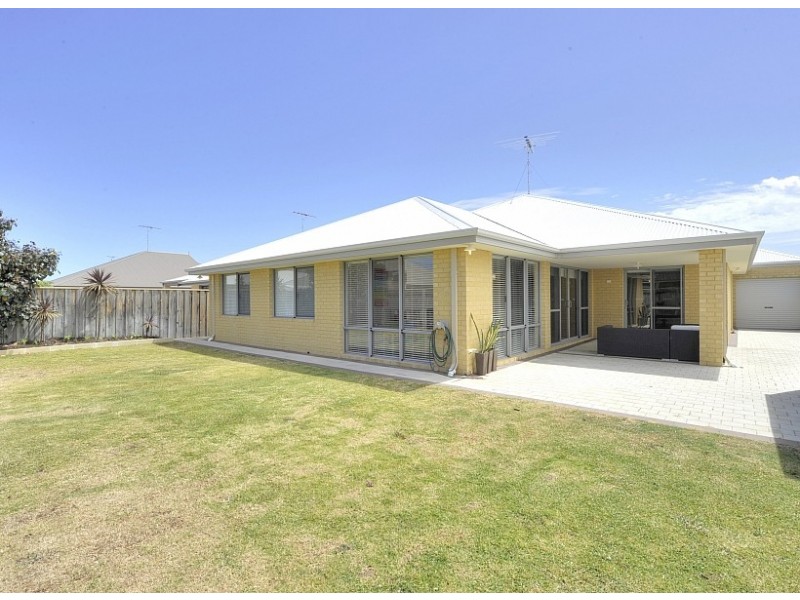 50 Seascapes Boulevard, Halls Head WA 6210