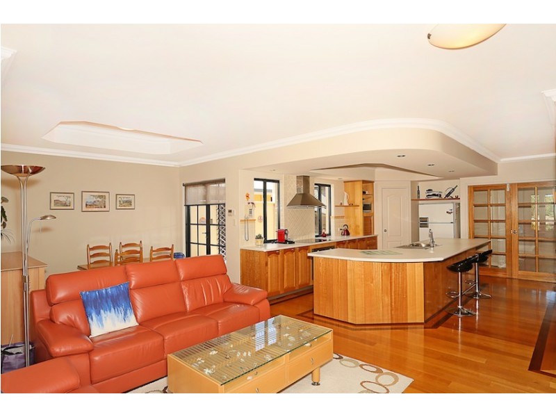 35 Darwin Terrace, Dudley Park WA 6210