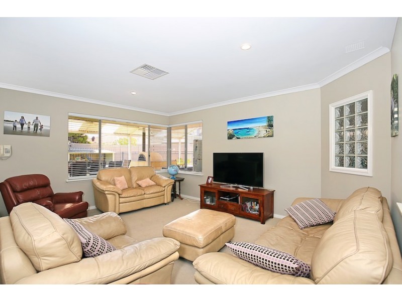 2 Cuvier Place, San Remo WA 6210