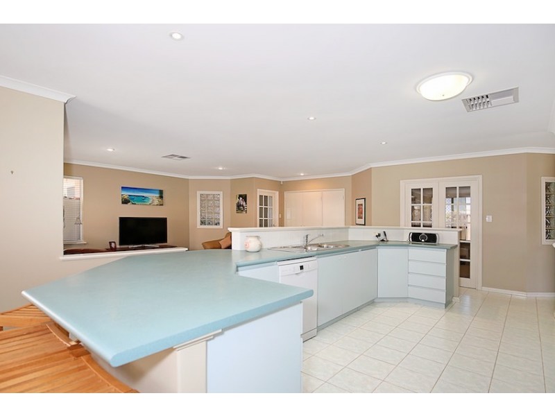 2 Cuvier Place, San Remo WA 6210