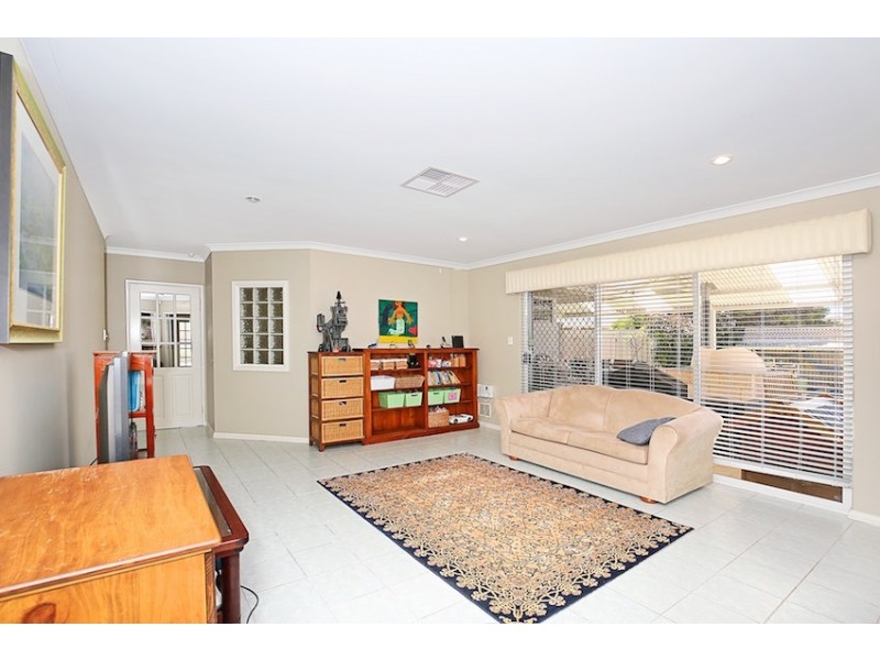 2 Cuvier Place, San Remo WA 6210