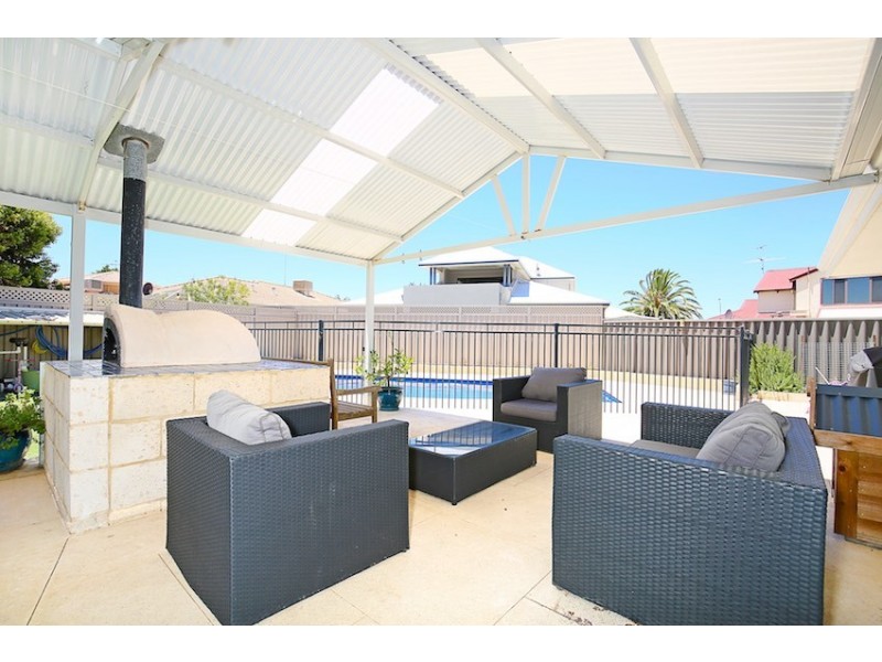 2 Cuvier Place, San Remo WA 6210