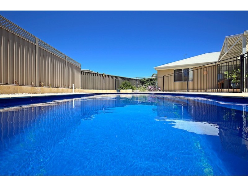 2 Cuvier Place, San Remo WA 6210