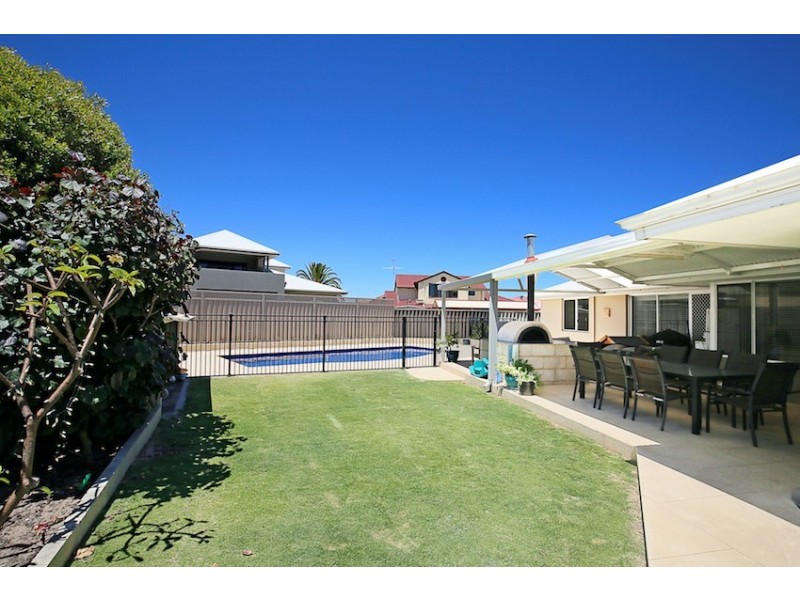 2 Cuvier Place, San Remo WA 6210