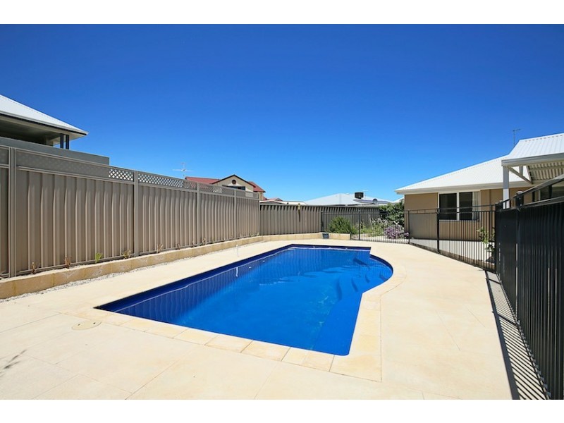 2 Cuvier Place, San Remo WA 6210