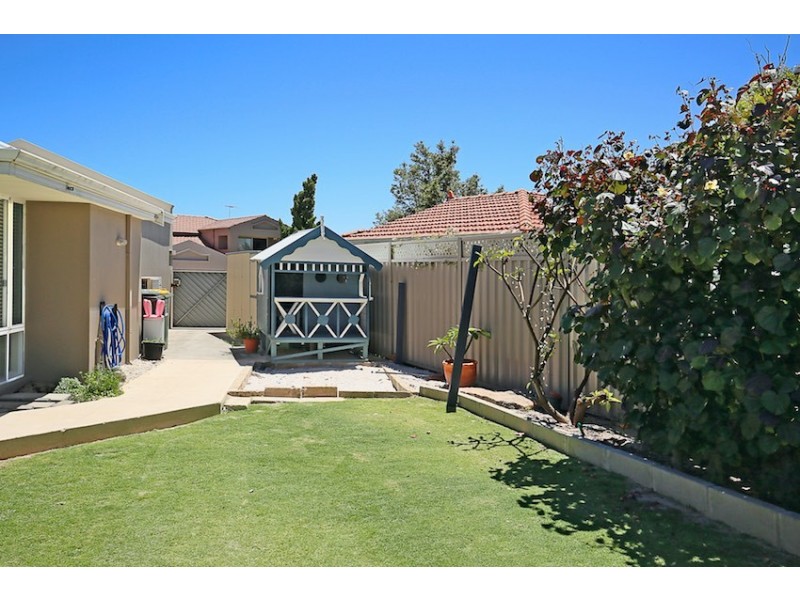 2 Cuvier Place, San Remo WA 6210