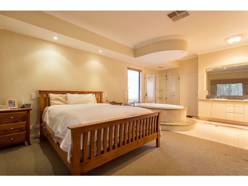 33 Aztec Island Retreat, Halls Head WA 6210