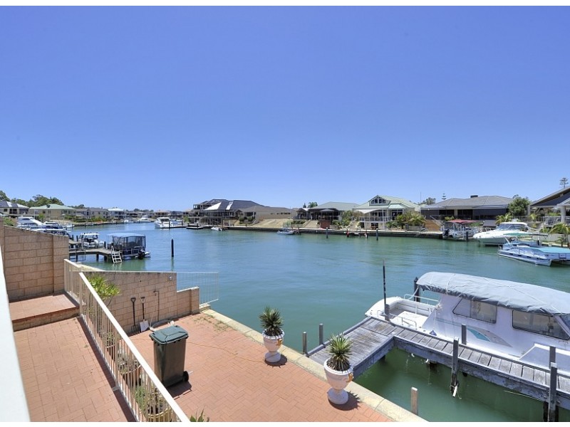 9 Condor Mews, Halls Head WA 6210