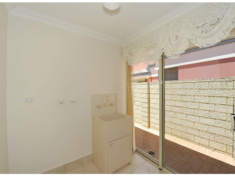 9 Condor Mews, Halls Head WA 6210