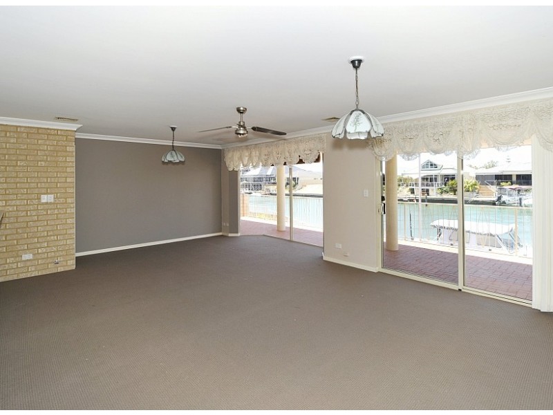 9 Condor Mews, Halls Head WA 6210