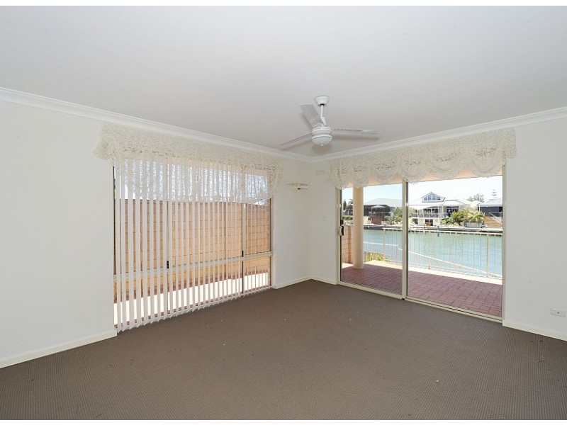 9 Condor Mews, Halls Head WA 6210