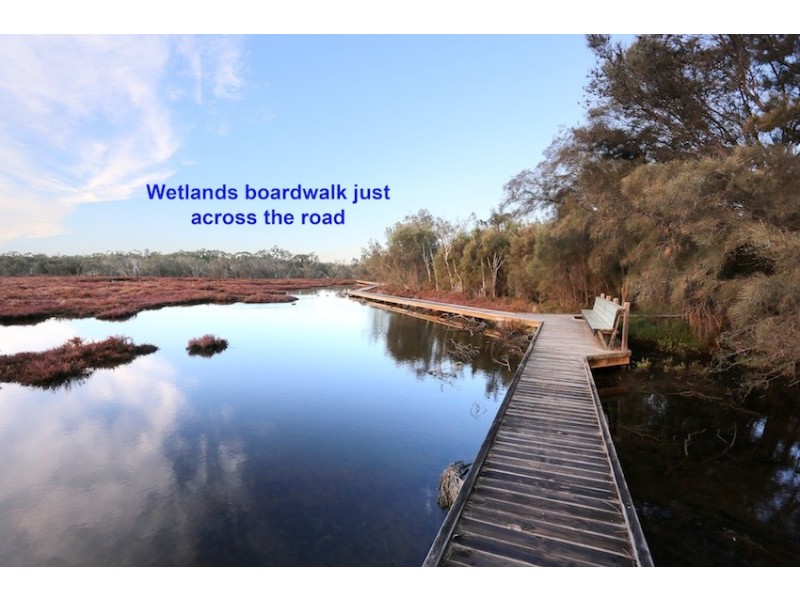 22 Koolyanga Pl, Greenfields WA 6210