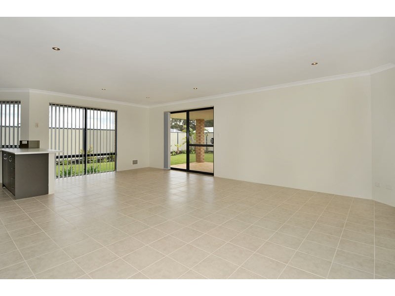 3 Moonbrook Way, Meadow Springs WA 6210