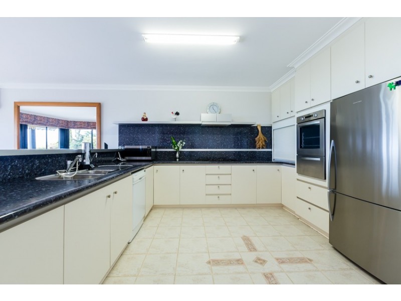 28 Ronsard Drive, San Remo WA 6210