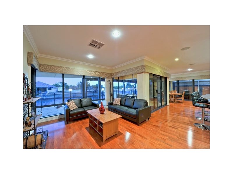 1 Ragamuffin Point, Halls Head WA 6210