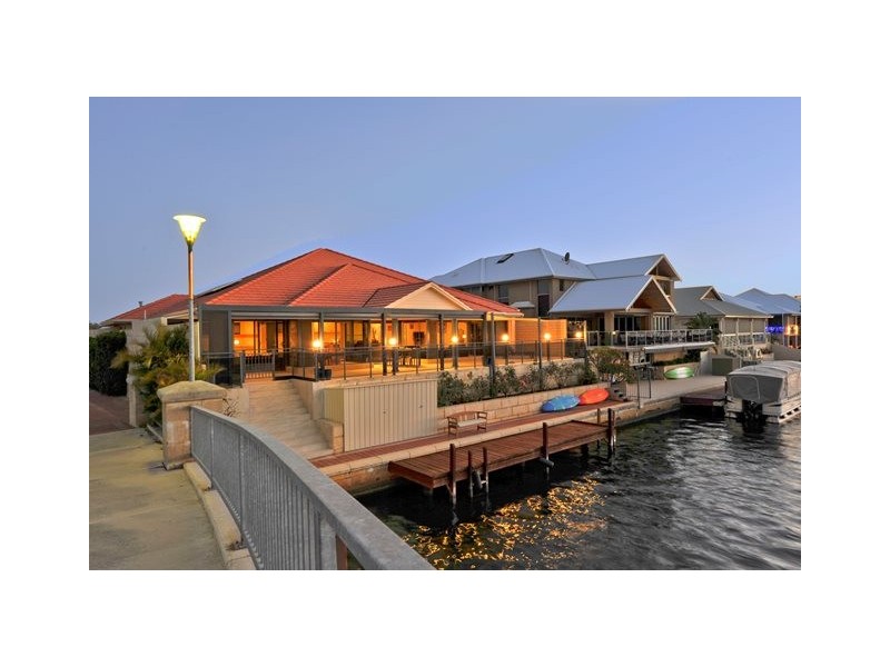 1 Ragamuffin Point, Halls Head WA 6210