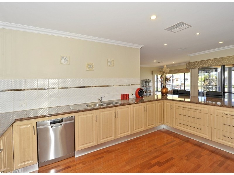 1 Ragamuffin Point, Halls Head WA 6210