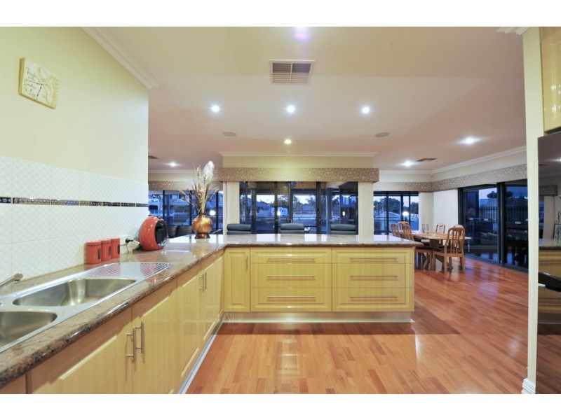 1 Ragamuffin Point, Halls Head WA 6210